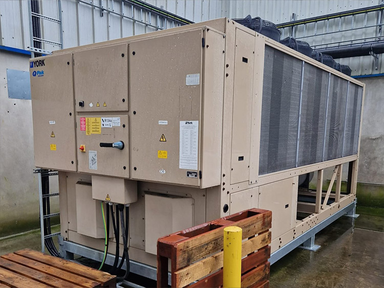 York-air-cooled-water-chiller-YAES0645