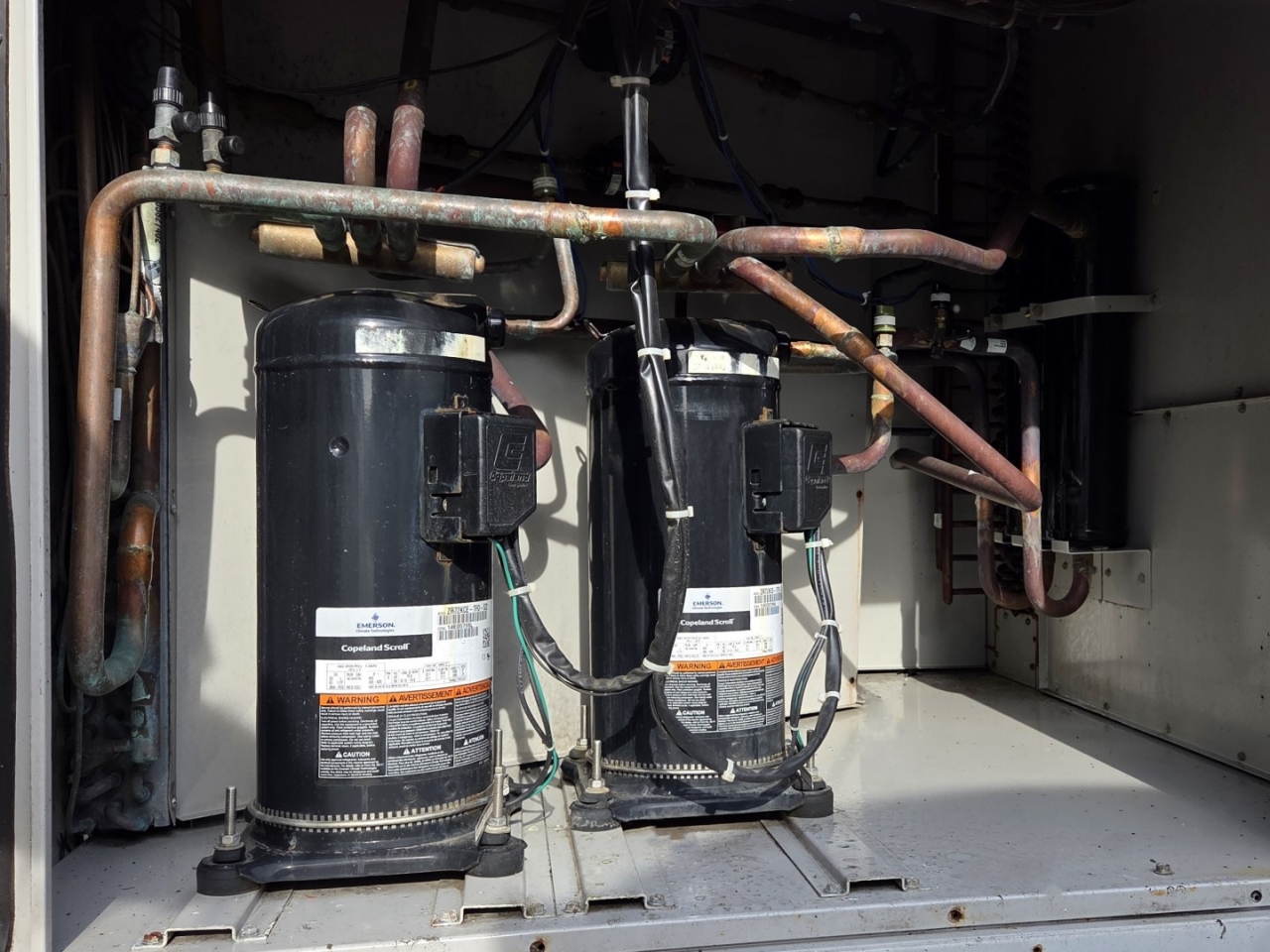 Used Carrier 50TGQ140405 package heat pump rooftop unit on Freon R407C ...