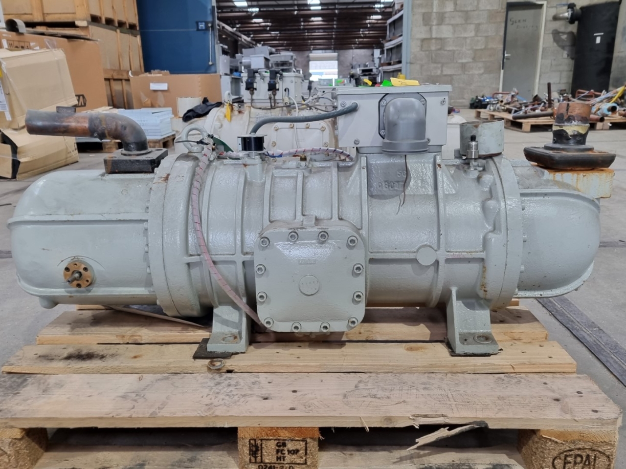 Used Daikin ZHC5WLG5YE semi-hermetic screw compressor | HOS BV