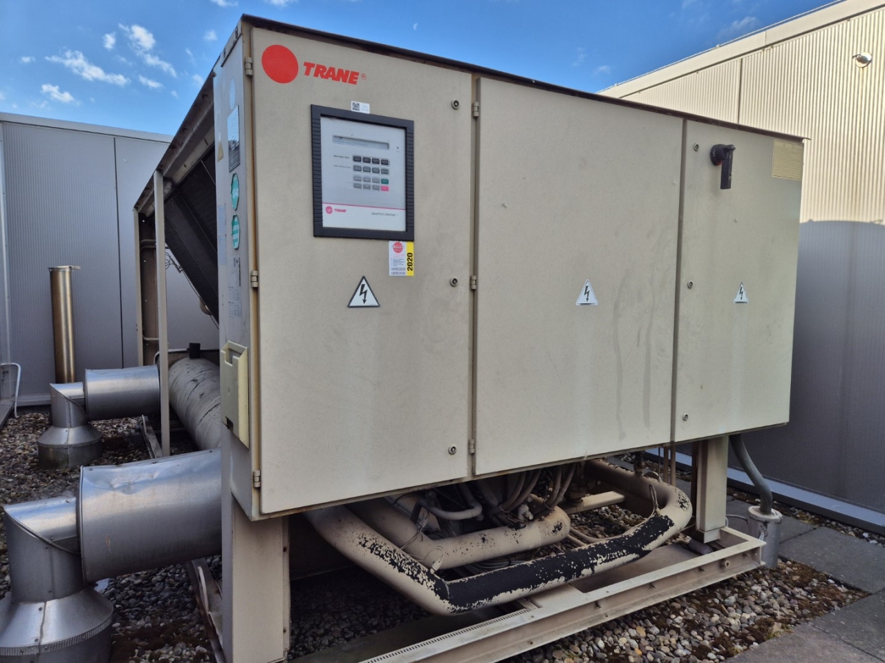 Used Trane RTAD 085 air-cooled chiller R134a | HOS BV