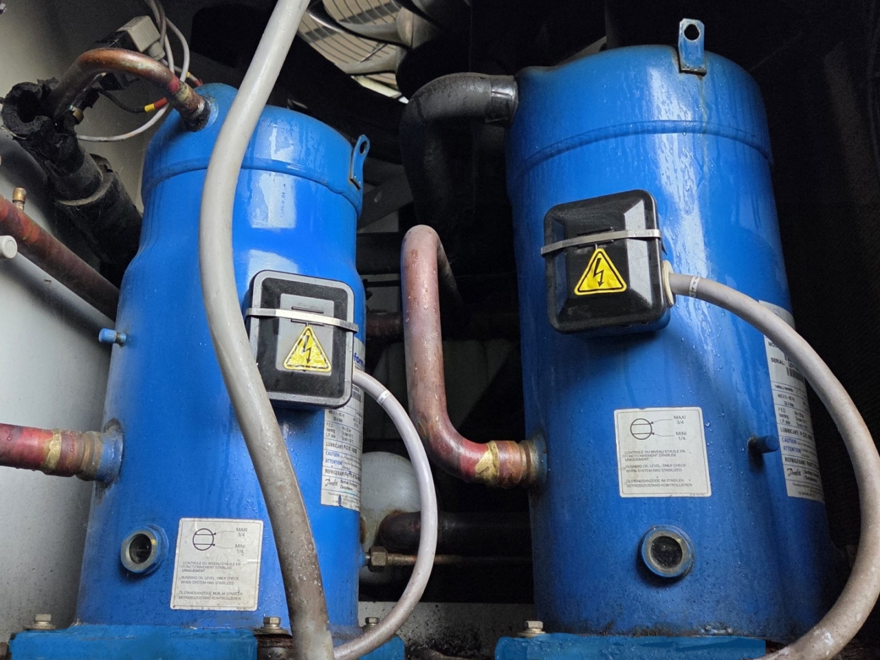 Used Carrier 30 RH 100 heat pump on Freon R407C. | HOS BV